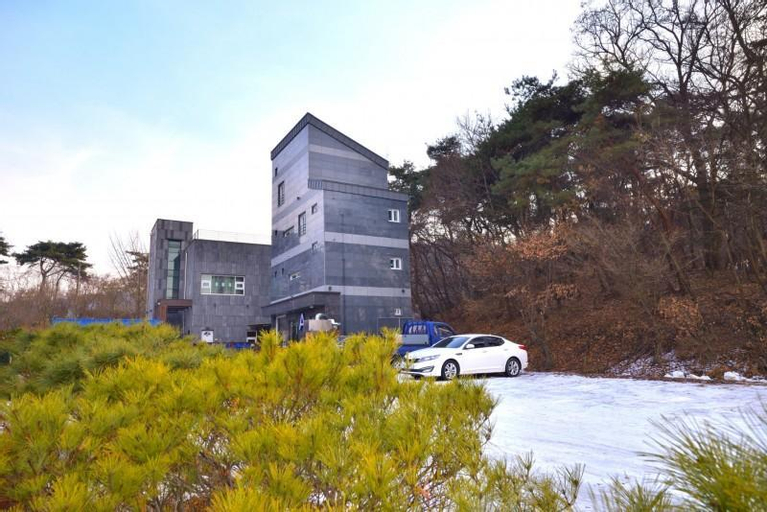 Yongin A Pension, Yongin