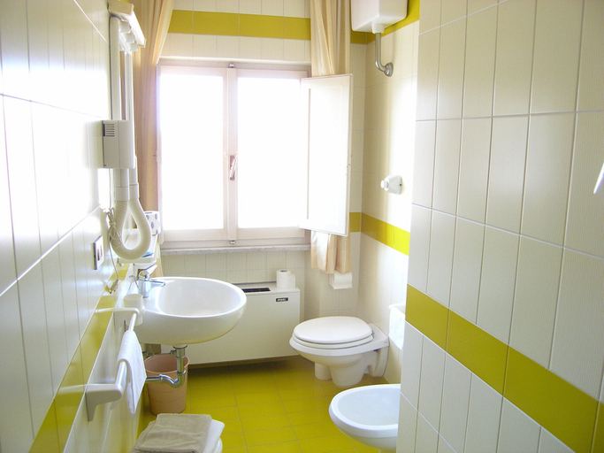 Bathroom 4, Elba Hotel, Livorno