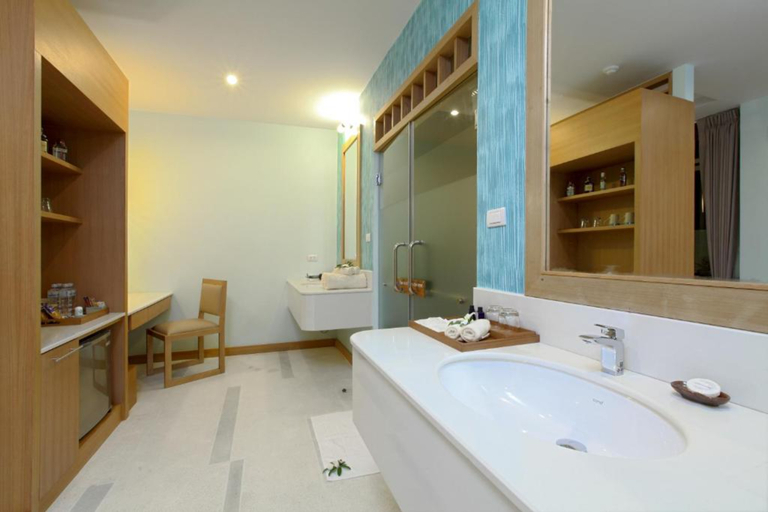 Bathroom 5, Apsara Beachfront Resort and Villa, Takua Pa