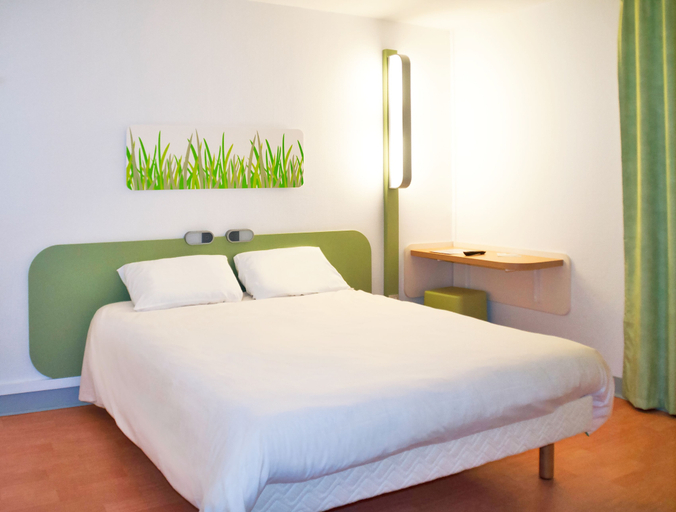Bedroom 4, ibis budget Caen Nord Mémorial, Calvados