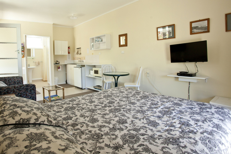 Bedroom 2, The Station House Motel, Tasman