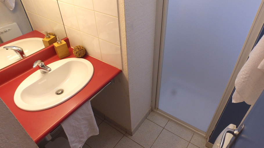 Bathroom, VVF Sud Vercors, Die, Drôme