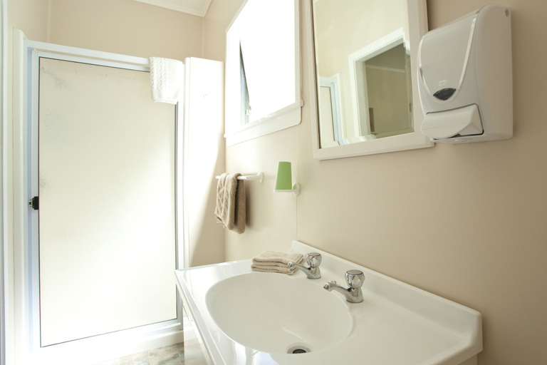 Bathroom 3, The Station House Motel, Tasman