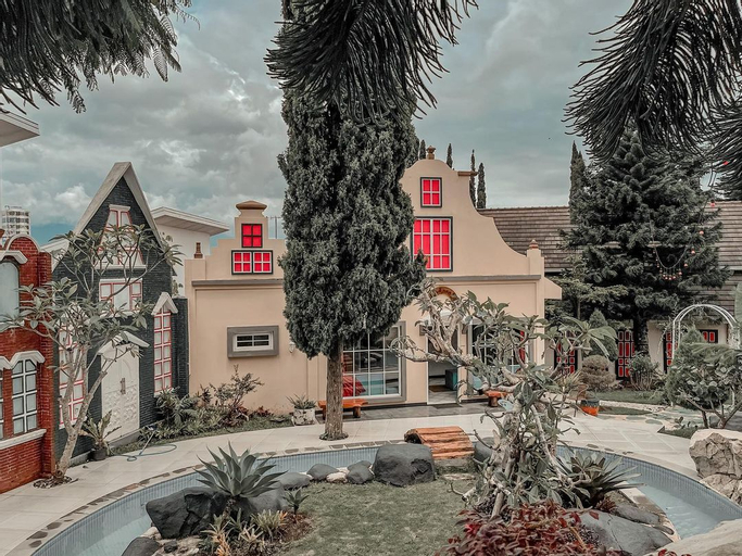 Exterior & Views