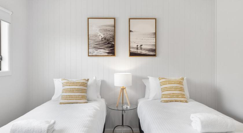 Bedroom 1, Waves Apartment, Coffs Harbour - Pt A