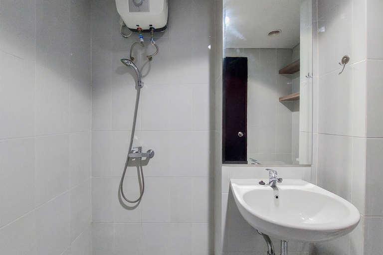Bathroom 3, Homey and Best Choice Studio 16th Floor Casa De Parco Apartment By Travelio, Tangerang