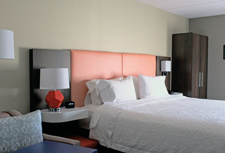 Bedroom 3, Hampton Inn Fall River/Westport, Bristol