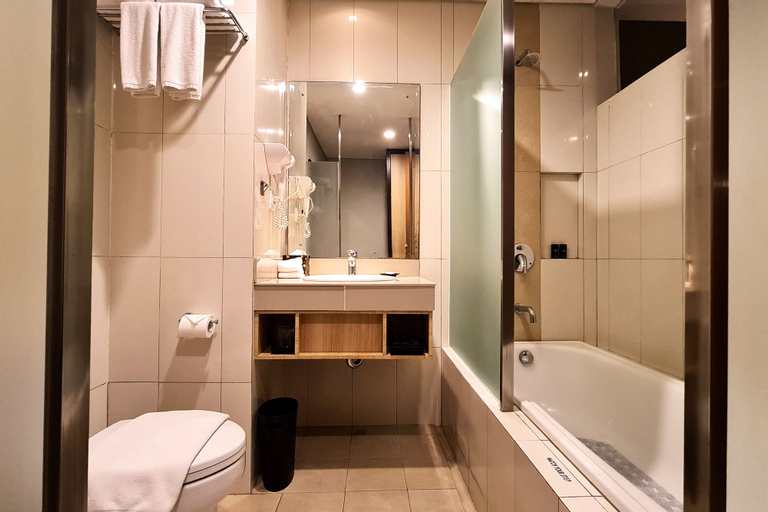 Bedroom 5, The Kana Kuta Hotel, Badung