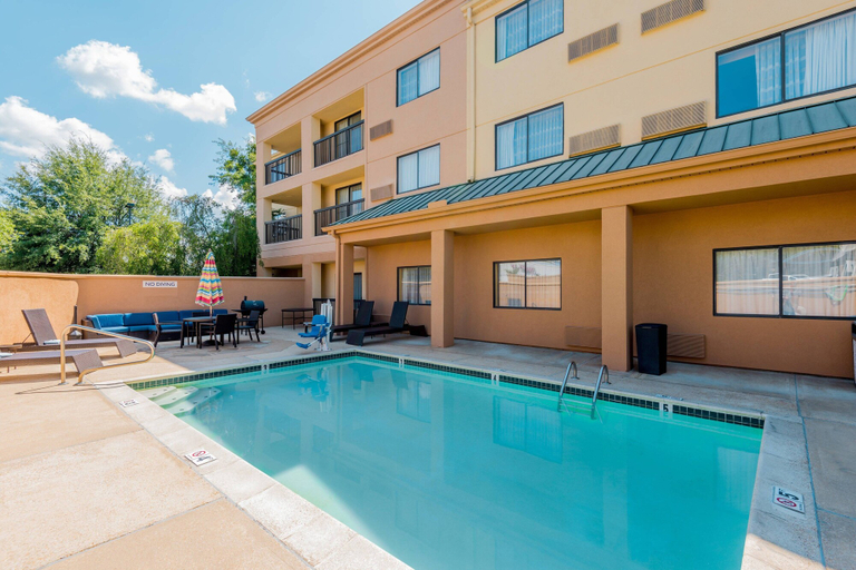 Sport & Beauty, Courtyard By Marriott Tupelo, Lee