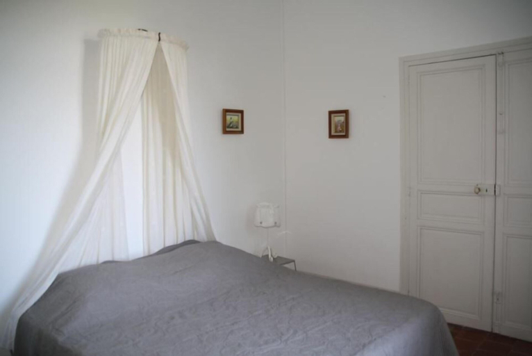 Bedroom 4, Aux Pots Bleus, Hérault