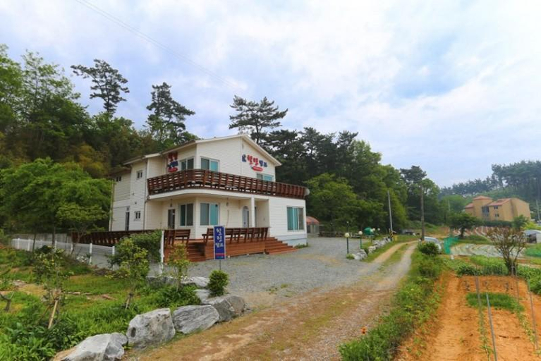 Exterior & Views 4, Taean Healing Camp Pension, Taean