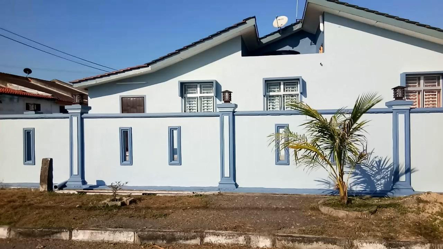 Exterior & Views 13