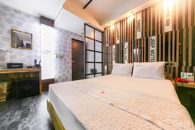 Bedroom 2, Daegu Dongseongno Jeep, Buk