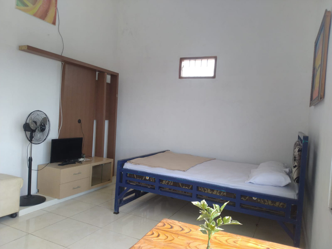 Gadjah Mada Hall Cafe & Penginapan Hostel Room Type - Kamar Raden Wijaya