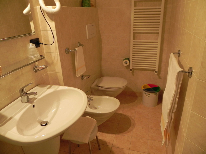 Bathroom 4
