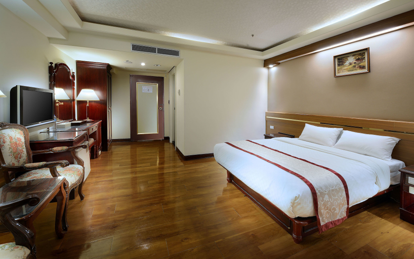 Bedroom 4, Cheng Pao Hotel, Nantou
