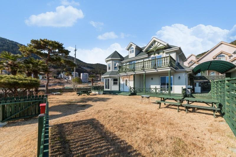 Others 5, Geojedo Moria Pension, Geoje