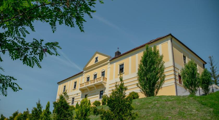 Hotel & Restoran Dvorac Gjalski, Oroslavje