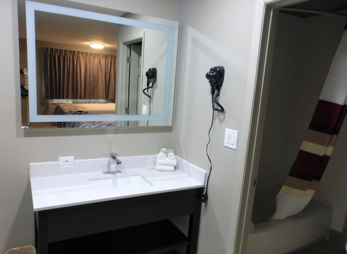 Bathroom 4, Red Roof Inn Redding, Shasta