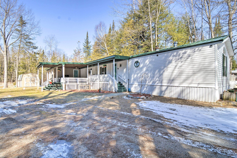 Exterior & Views 2, Houghton Lake Area Home w/ Fire Pit & Yard!, Roscommon