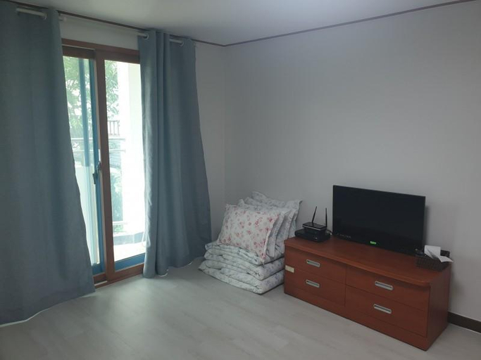 Bedroom 2, Taean Yeonpo Pension, Taean