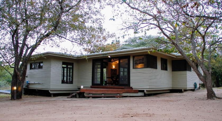 Khangela Private Game Lodge - Self Catering - Hluhluwe, Umkhanyakude
