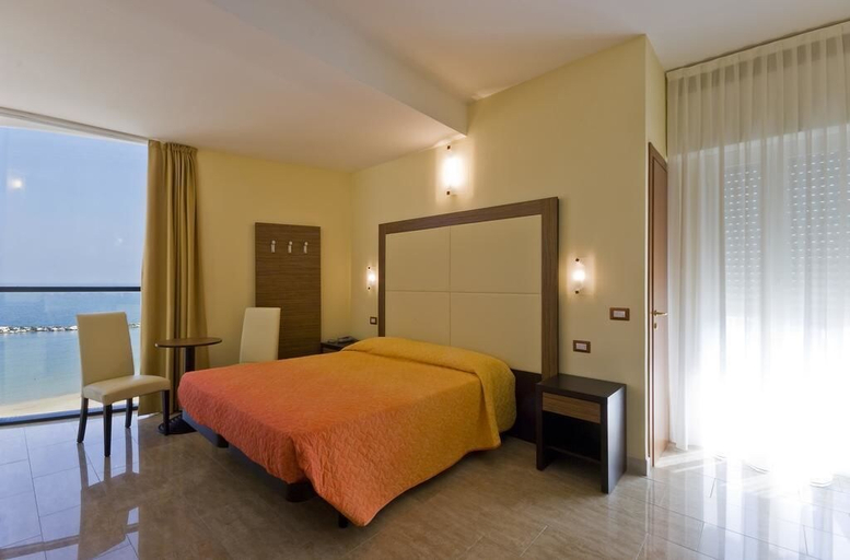 Bedroom 2, Hotel Ambasciatori, Rimini