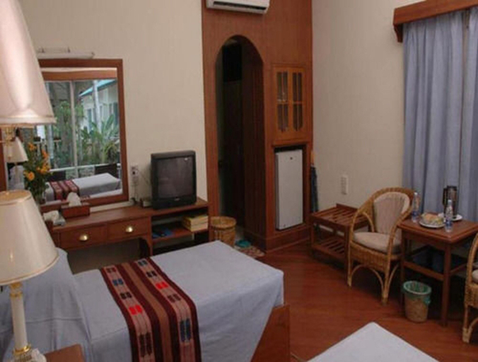 Bedroom, Emerald Land Hotel, Mandalay