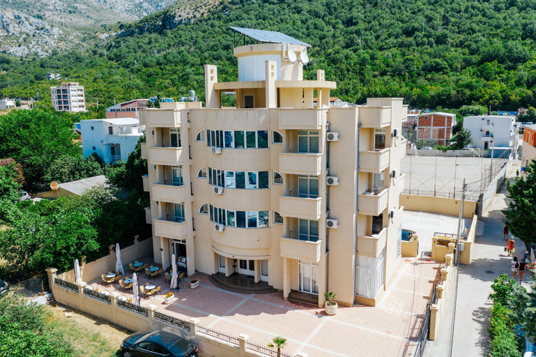 Exterior & Views 2, Hotel Dana
