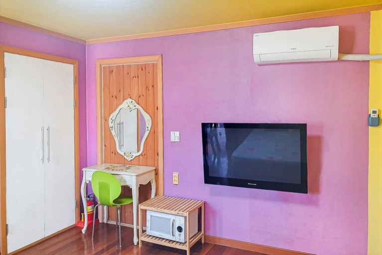Others 4, Taean (Anmyeondo) Navy Blue Pension, Taean