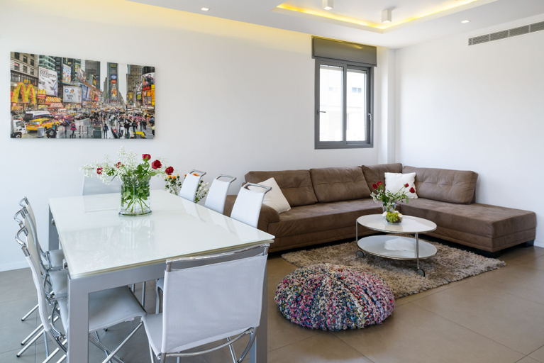 Others 5, Comfort 3BR & Balcony by FeelHome