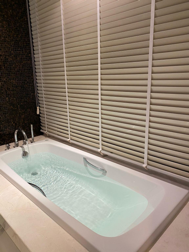 Bedroom 4, Deluxe Sea View Condo with balcony, Private beach, Klaeng