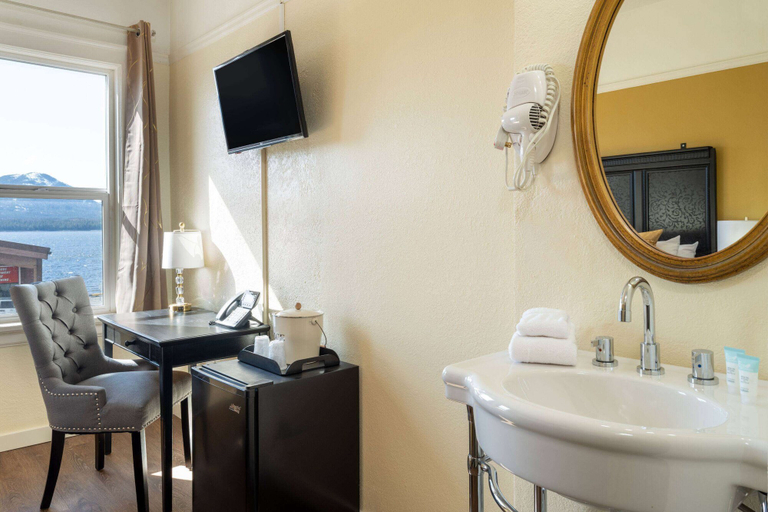 Bathroom 4, Gilmore Hotel, Trademark Collection by Wyndham, Ketchikan Gateway