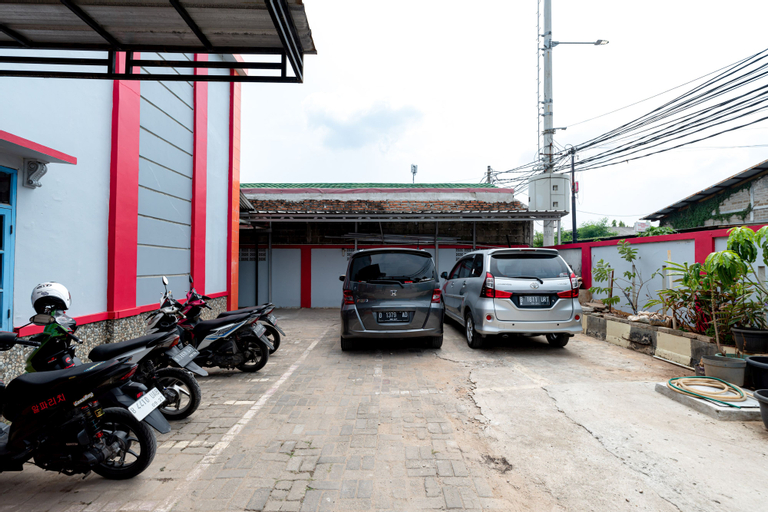 Exterior & Views 2, RedDoorz near Kelapa Gading, North Jakarta