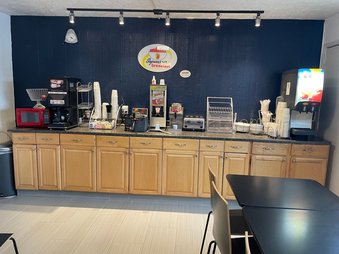 Food & Drinks 5, Super 8 by Wyndham Wooster, Wayne