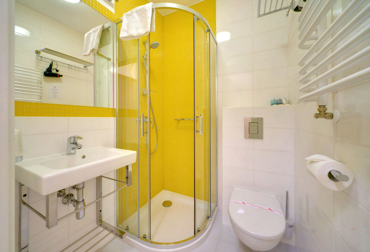 Bathroom 3, Hotel Willa Odkrywców, Jelenia Góra