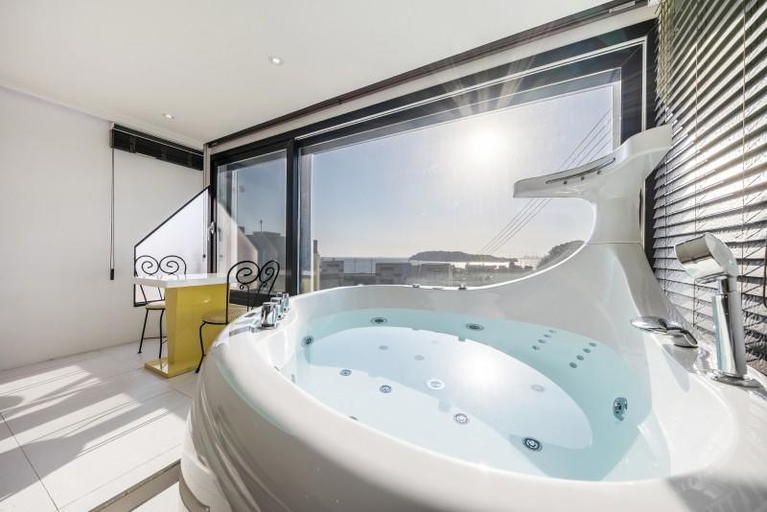 Bathroom 3, Daebudo (Seonjaedo) Fantasy Pension, Hwaseong