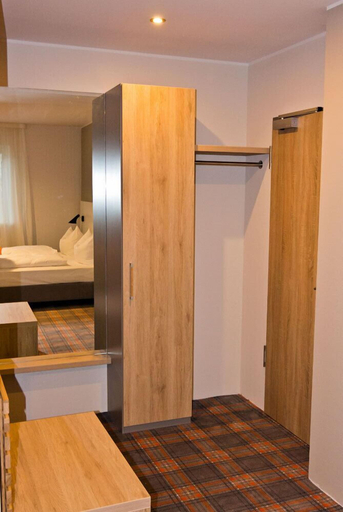 Bedroom 2, Hotel Alpha, Nürnberg