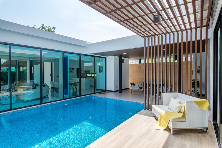 Sport & Beauty 2, Movenpick Residences 3BR Private Pool Villa – Beach Access, Sattahip
