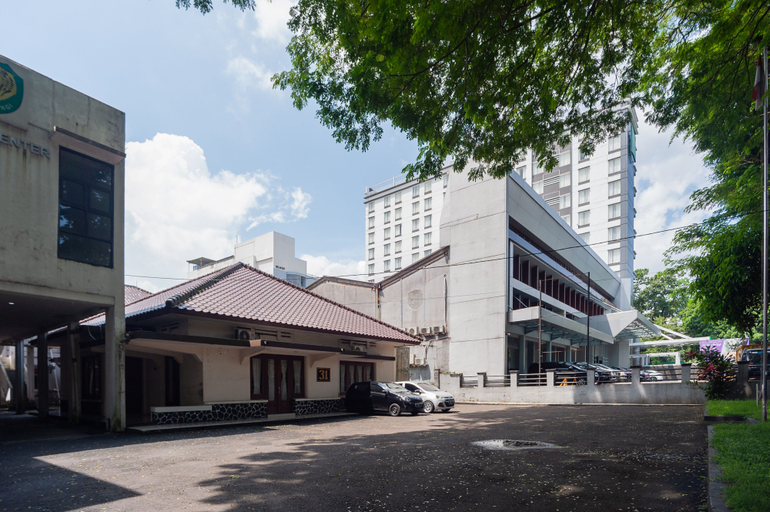 Exterior & Views 2, RedDoorz Plus near RS PMI Bogor, Bogor