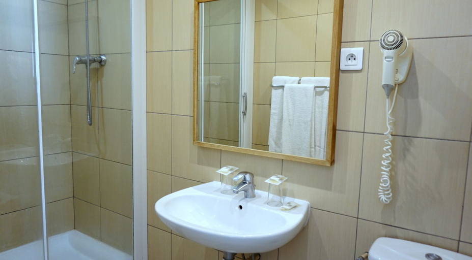 Bathroom 4, Hotel Liège Strasbourg, Paris