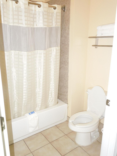 Bathroom 4, Homegate Inn and Suites, Crittenden