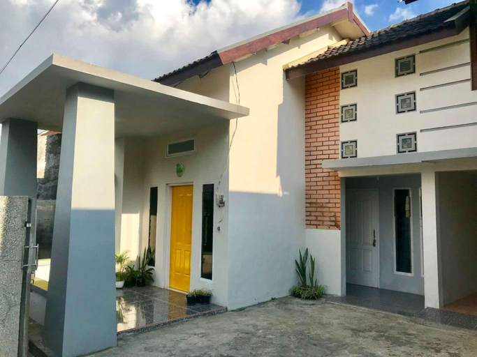 Exterior & Views 1, Villa Batu Keluarga NN, Malang