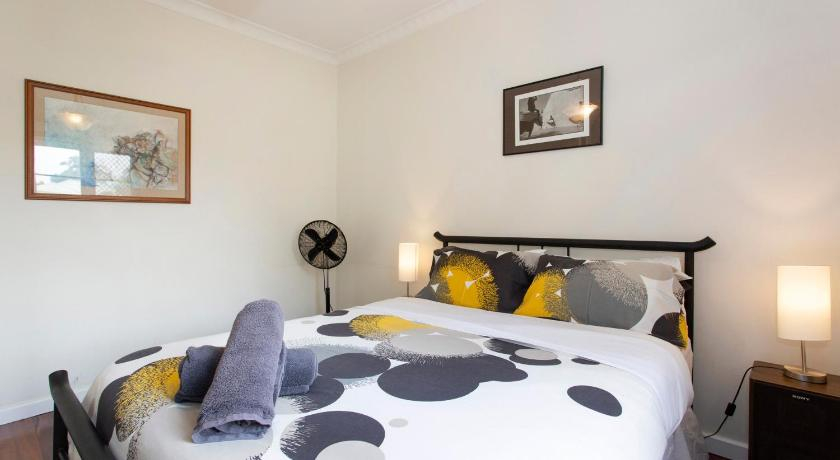 Cosy Cottage -3 Bedrooms Victoria Park, Victoria Park