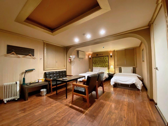 Bedroom 2, Cheonan W, Cheonan