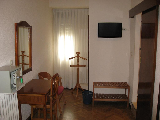 Others 3, Hostal Maria Cristina, Madrid