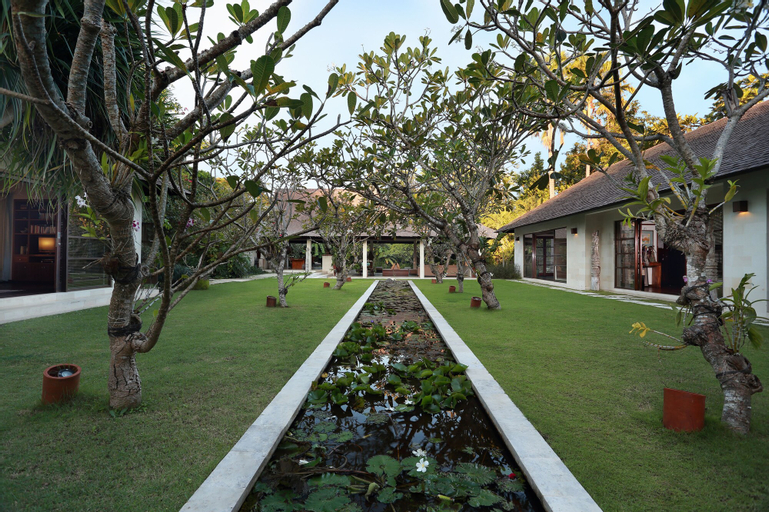 Exterior & Views 20
