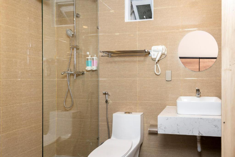 Bathroom 5, Titan Hotel, Nha Trang