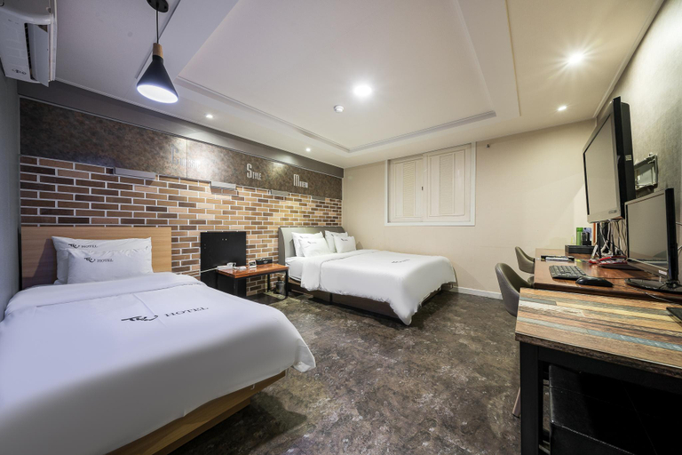 Bedroom 2, Jinju Feel Hotel, Jinju