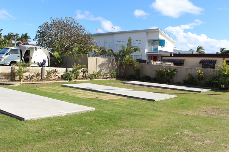 Exterior 10
